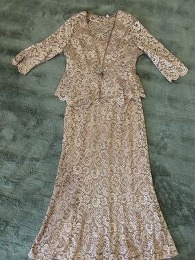 R & M Richards Petite Mauve Lace Dress Set